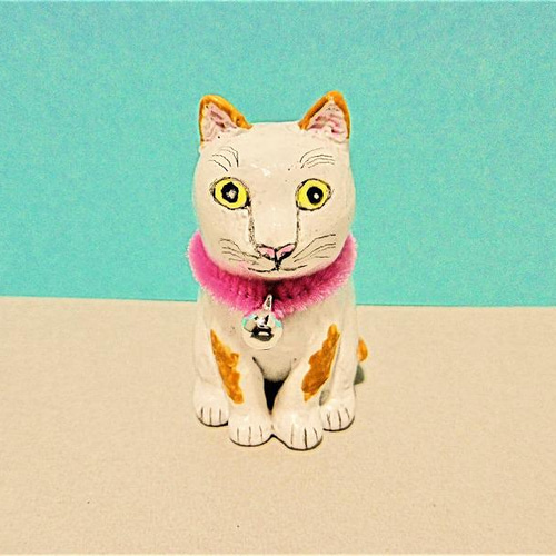 黄土色と白の猫（小）置物＃125（樹脂粘土と新聞紙） その他置物