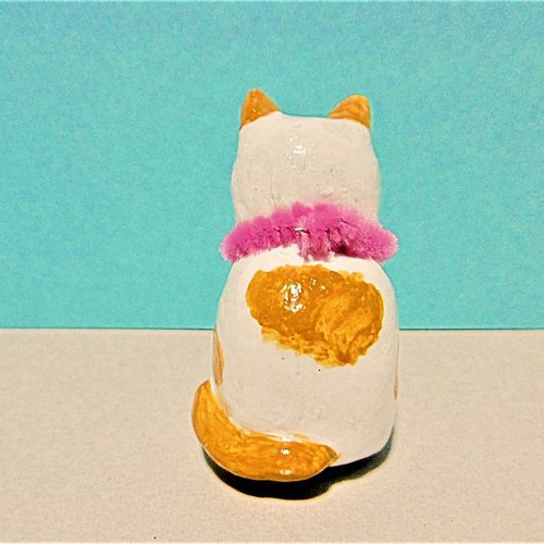 黄土色と白の猫（小）置物＃125（樹脂粘土と新聞紙） その他置物 工房