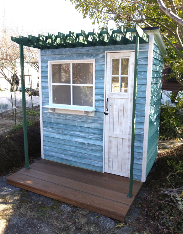 シャビーな木製ガーデンハウス（対面販売ブースタイプ）組み立てキット　 3枚目の画像