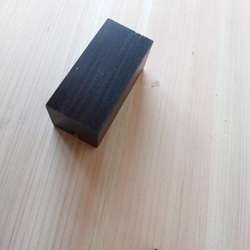 «アウトレット»天然木(黒檀)カードスタンド 1個(カード差し込み垂直タイプ) 4枚目の画像