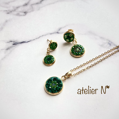 スワロフスキーネックレスとイヤリング2セット エメラルドグリーン