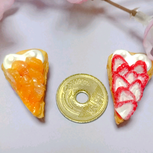 いちごのタルト＊オレンジのタルト2点セット＊フェイクスイーツ＊食品サンプル イチゴとオレンジのタルト2個セット フェイクスイーツ スイーツデコ
