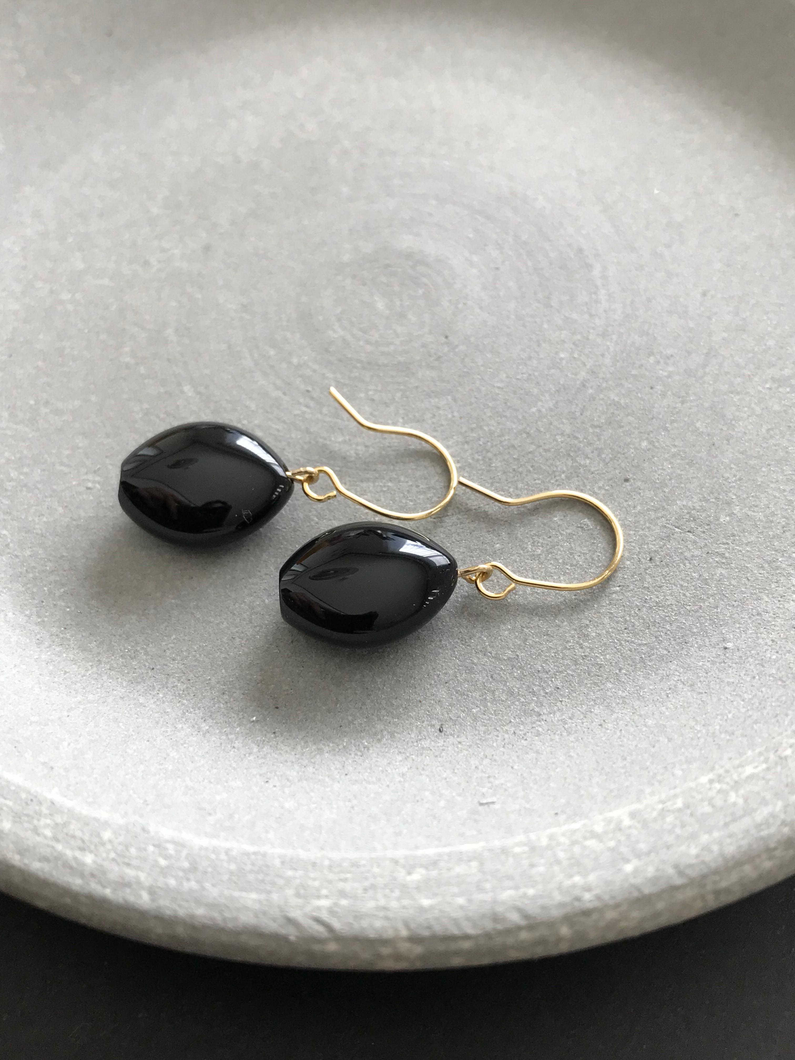 大粒の黒瑪瑙(ブラックオニキス)♚ピアス/ノンホールピアス