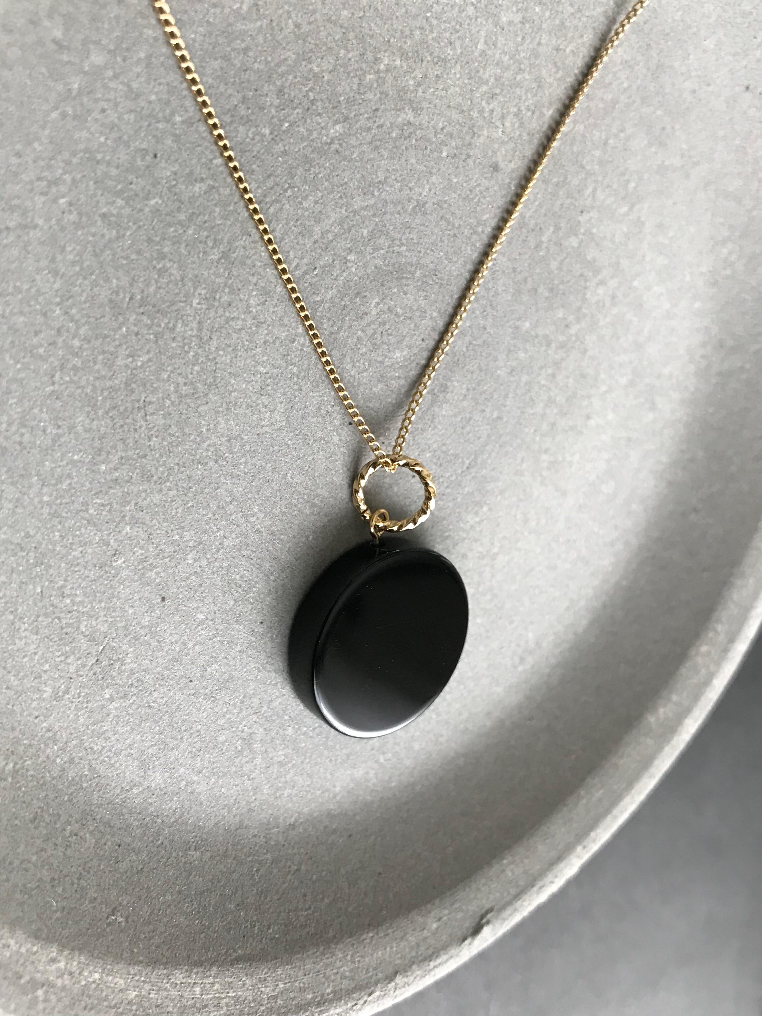 大粒の黒瑪瑙(ブラックオニキス)♚ペンダントトップ