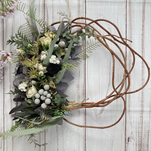 リューカデンドロンと秋の森のリース パンパスグラス グレビレア