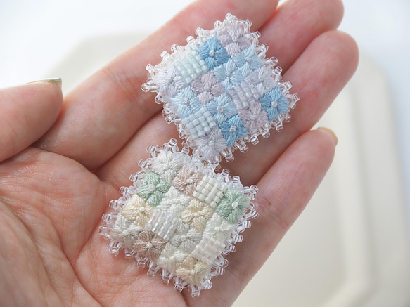 【紫陽花に雨粒 アナベル ポニーフックorブローチ】刺繍アクセサリー 4枚目の画像