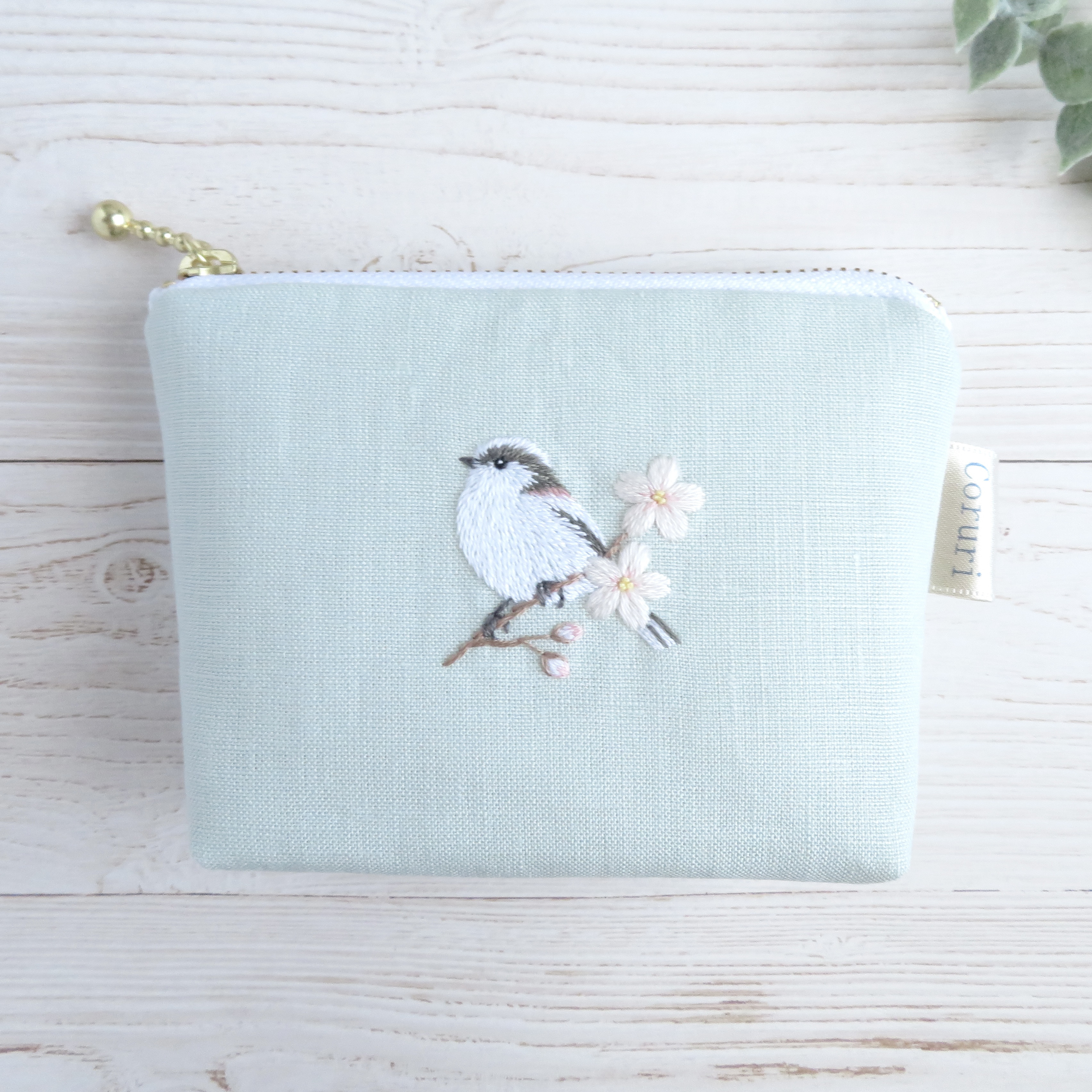 【リネン刺繍　桜坂美野様オーダー専用ページ】クッションカバー　ボートポーチ エナガと桜の刺繍リネンミニポーチ【ミント】 ポーチ Coruri