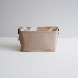 牛柄が可愛い撥水エコレザーショルダーバッグ｜ニュートラルカラーで大人コーデに◎斜め掛けミニバッグ／ポシェット（ベージュ） 7枚目の画像