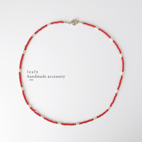 ワインレッドのビーズネックレス ビーズアクセサリー シルバー