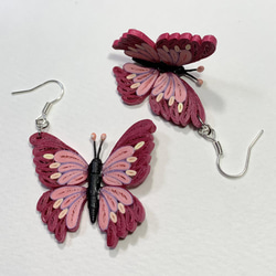 ピンクの蝶のペーパークイリングのピアスorイヤリング 3枚目の画像