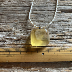 鋳造ガラスのネックレス(cube.y) 7枚目の画像