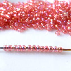 10g 11/0２ｍｍ　淡ピンクオーロラ　PRECIOSAチェコシードビーズCzech Glass Beads 1枚目の画像