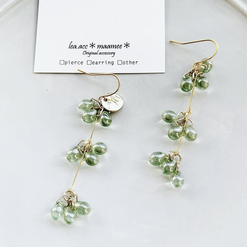 しずくビーズ・グリーン ピアス（フック・チェーン） maamee