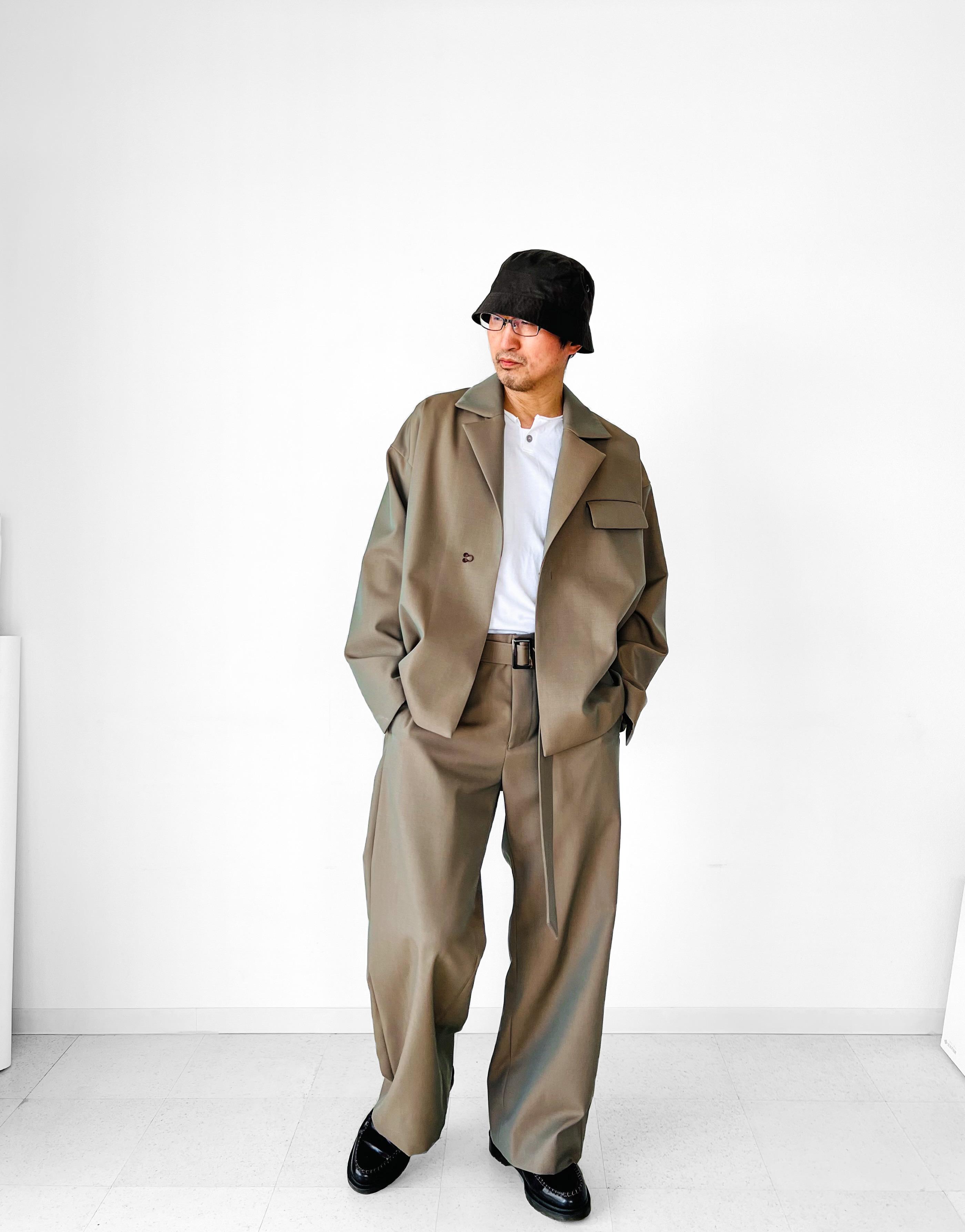 メンズ【men's】  最上質ギャバジン素材使用　セットアップ　ジャケット×スラックス　《オリーブ色》