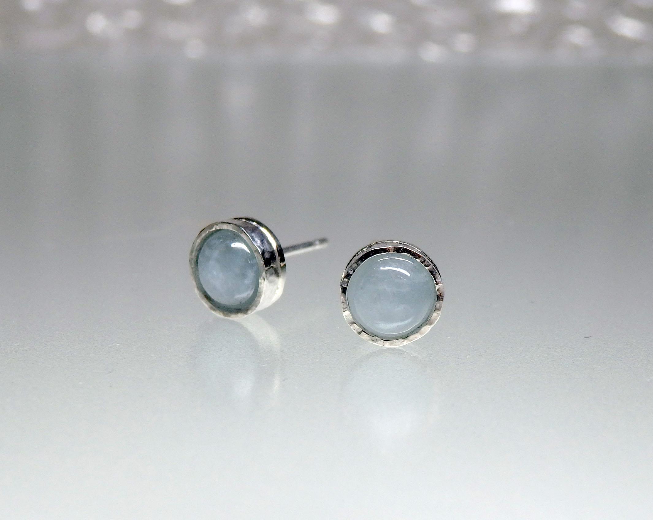 3月の誕生石　　アクアマリンのひと粒スタッドピアス