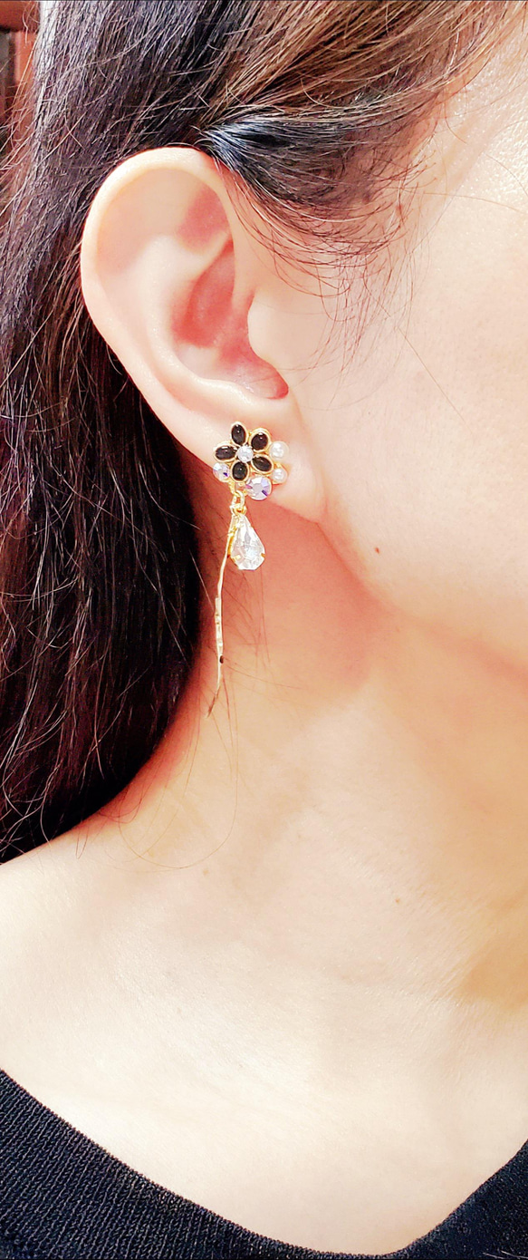 ブラック×フラワー×クリスタル 可愛い黒を付けたい ピアス/イヤリング