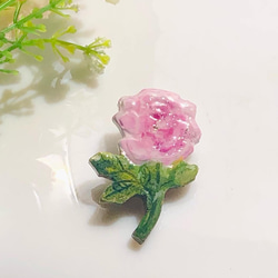 ピンクのバラのブローチ 2枚目の画像