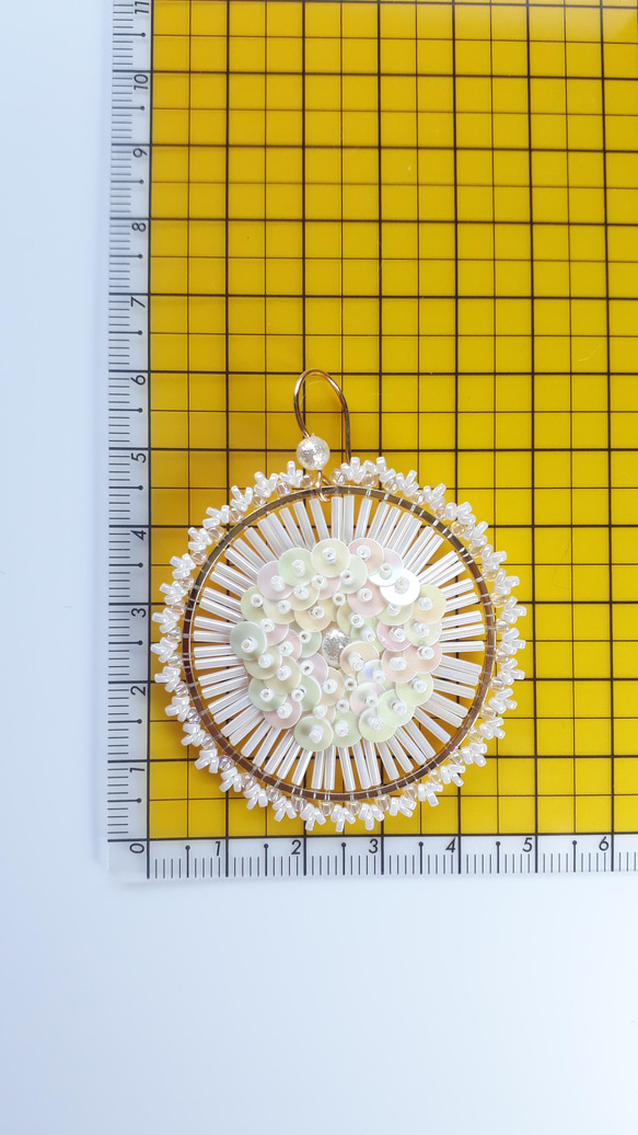 クリームとホワイトサークルのビーズのイヤリングアクセサリー / 6.00 cm 5枚目の画像