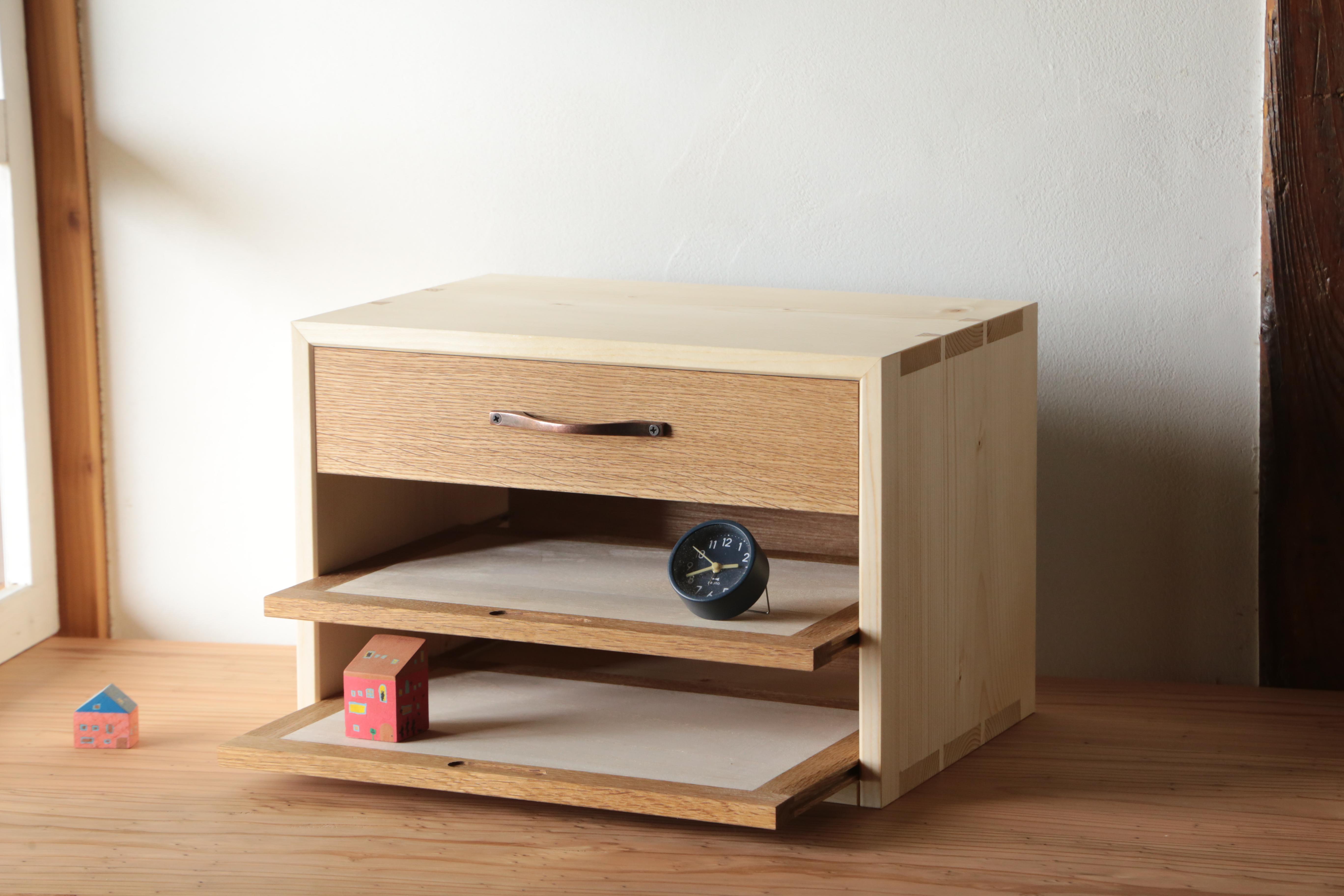 棚板が引き出せる引き出し・書類棚・道具箱