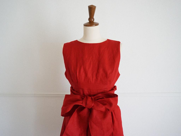 \ 降價70% / 束腰絲帶亞麻連衣裙（紅色）38 第1張的照片