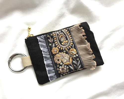 インド刺繍 リボン ファスナーポーチ カラビナ付き ブラック