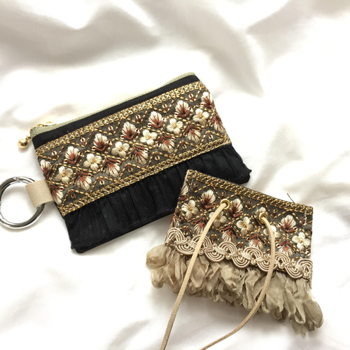 インド刺繍リボン ミニ巾着カラビナ付き - メルカリ インド刺繍リボン