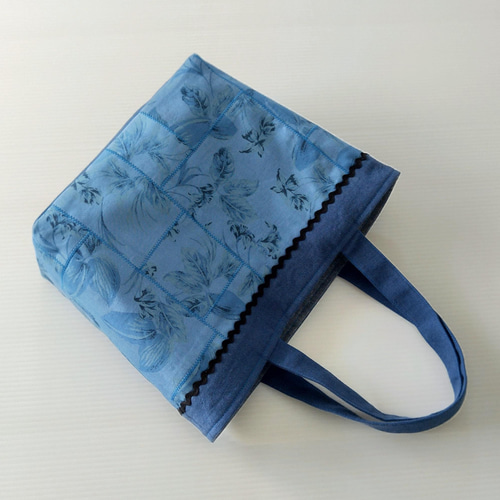 送料無料】コバルトブルー花柄のパッチワークトートバッグ トート