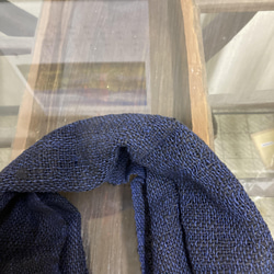 藍染め染め直し手織りスカーフ 3枚目の画像