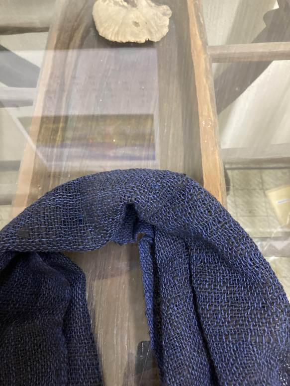 藍染め染め直し手織りスカーフ 3枚目の画像