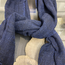 藍染め染め直し手織りスカーフ 1枚目の画像