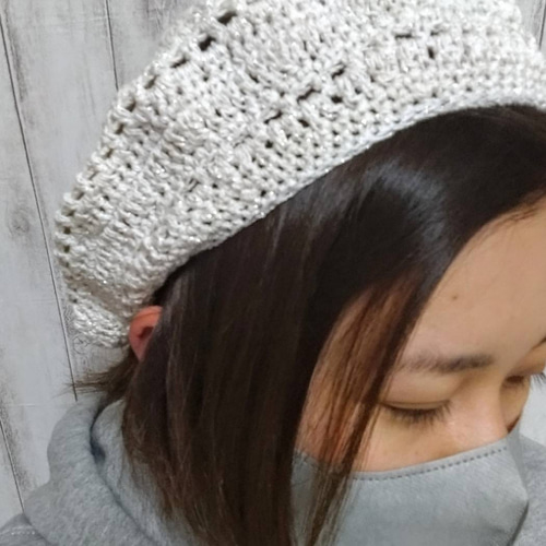 レースかぎ針編み・透かし模様のベレー帽（シルバーラメ入り