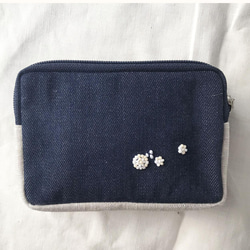 再販　モバイルグッズ整理に「花まとうハリネズミ」手刺繍 Wファスナー　 4枚目の画像