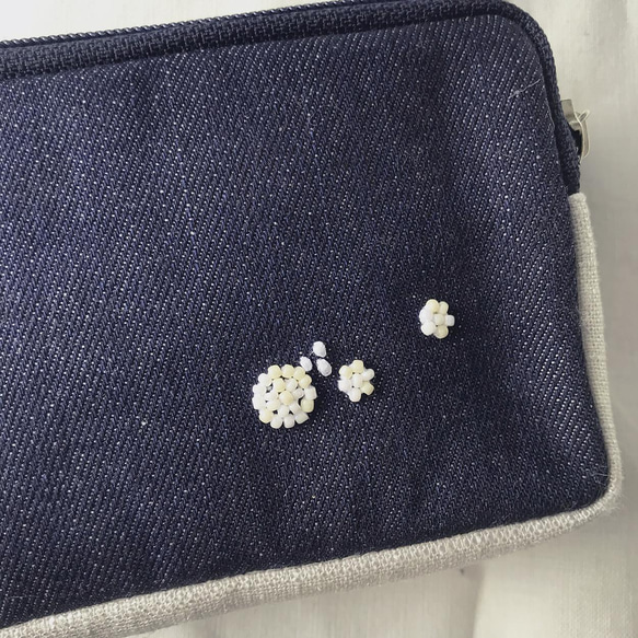 再販　モバイルグッズ整理に「花まとうハリネズミ」手刺繍 Wファスナー　 5枚目の画像