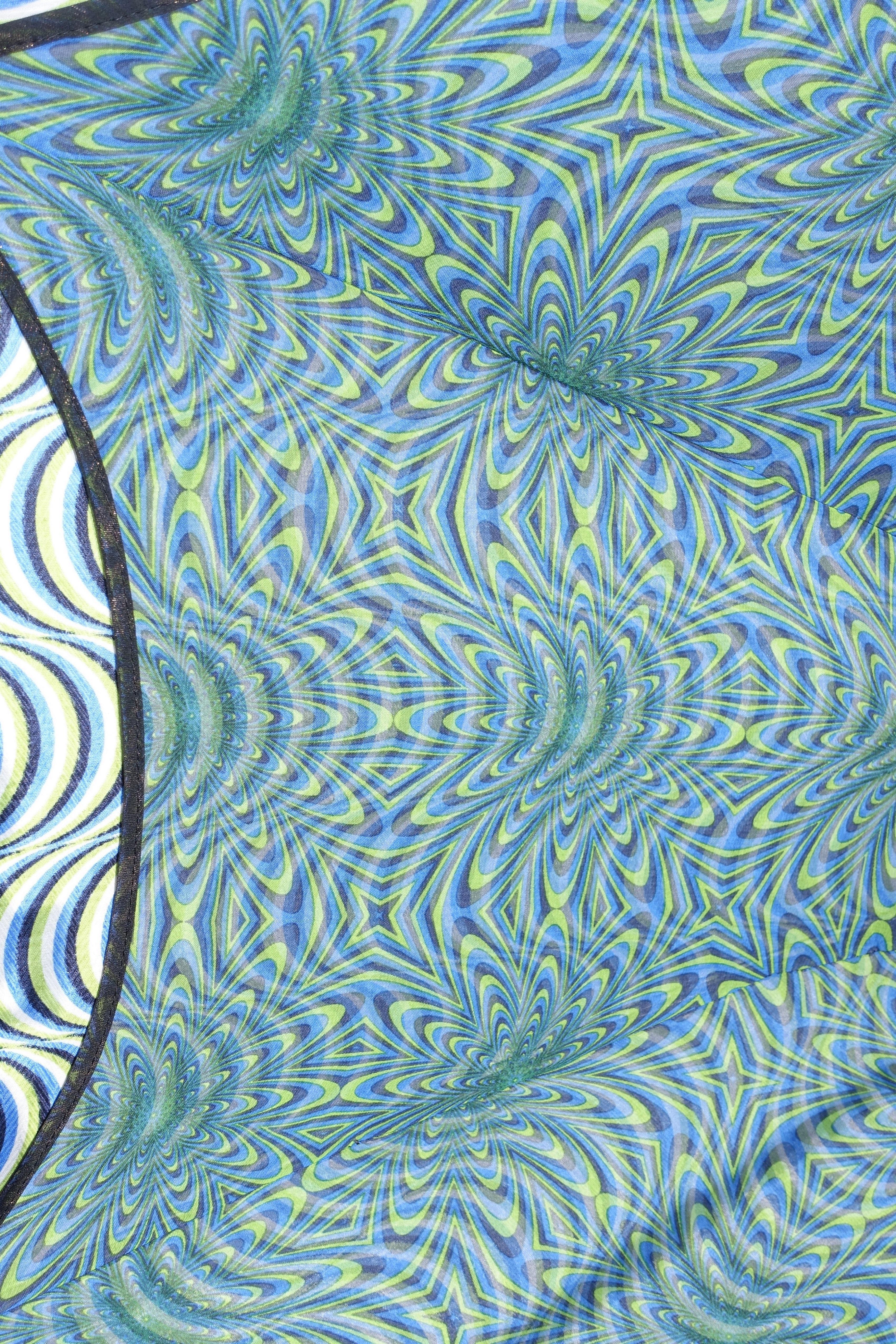 京都の伝統的な技法「手捺染(てなっせん)」仕上げ　二重張日傘（オーロラ×おねしょをしている時の夢：ブルー）