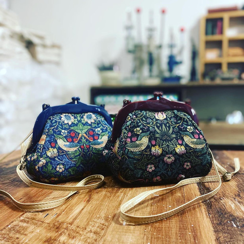 人気商品の入荷速報 入荷Now おうち時間のがま口ポーチ手刺繍ハンドメイド 財布・ケース・小物入れ