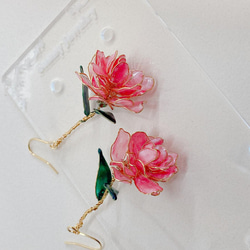 Sunny Jewelry 康乃馨UV樹脂花耳環 -珠光粉紅款 第2張的照片