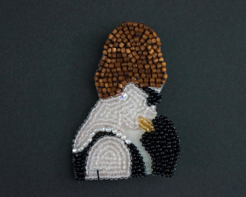 オードリーヘップバーン ビーズ刺繍ブローチ ブローチ sol__jp 通販