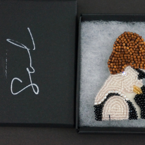 マリアンヌバトル　ブローチ　オードリーヘップバーン　ビーズ刺繍　フランス マリアンヌバトル ブローチ オードリーヘップバーン ビーズ刺繍