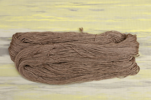 草木染シリーズ　Biwa  貴重なヤクの毛とシルクの入ったゴージャスな毛糸　 4枚目の画像