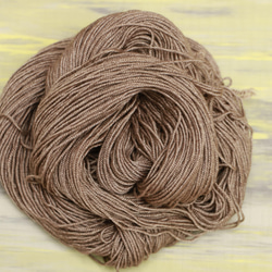 草木染シリーズ　Biwa  貴重なヤクの毛とシルクの入ったゴージャスな毛糸　 3枚目の画像