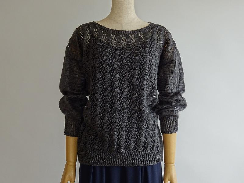 リネンのレース編みプルオーバー　チャコールグレー