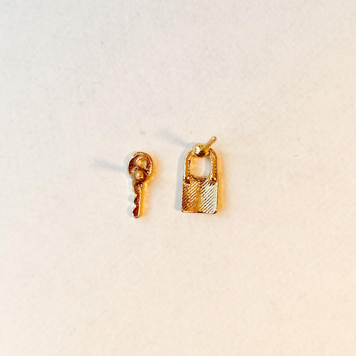 南京錠と鍵の3点セットおもしろピアス [gold メンズ/ユニセックス