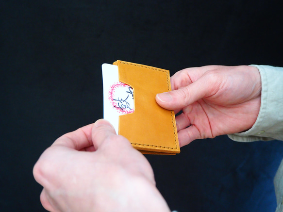 カードが入るキーケース薄型 yellow〈プルアップレザー〉 3枚目の画像