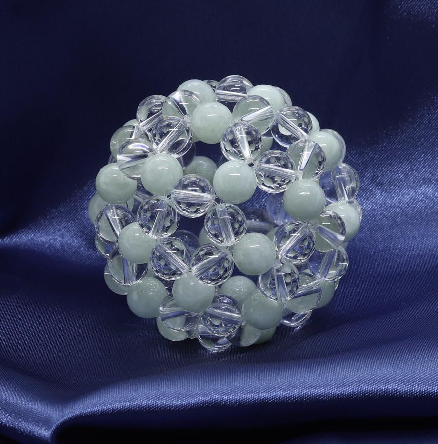 本翡翠８ｍｍと水晶を組み込んだ職人技のフラーレンボール その他