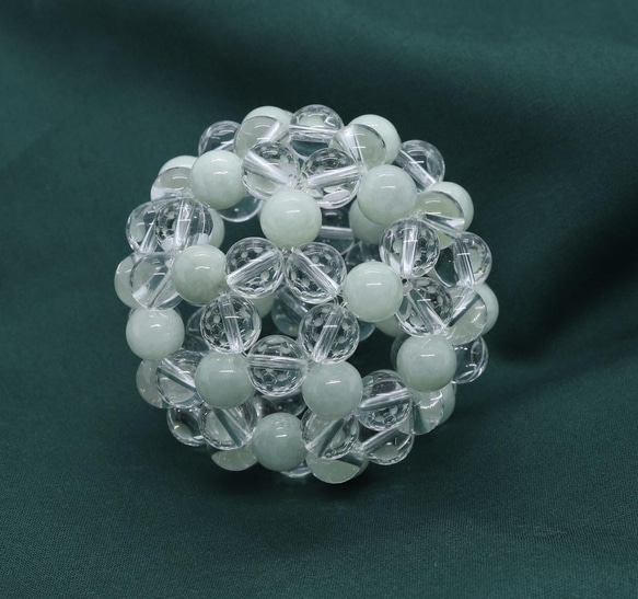 本翡翠８ｍｍと水晶を組み込んだ職人技のフラーレンボール 3枚目の画像