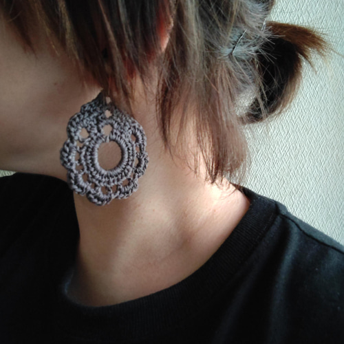 レース編み・しずく型ピアス（シルバービーズ） ピアス（フック