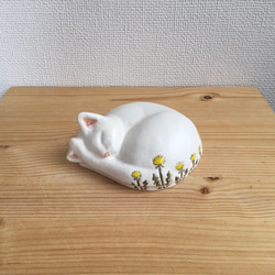 陶器の眠り猫とたんぽぽの蓋もの 10枚目の画像