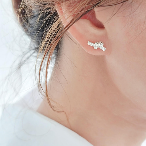 小さいかわいい♥️二連結び目シルバーピアス ピアス（スタッド