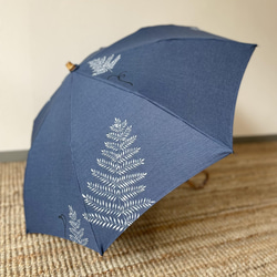 可定制 ◉ 手繪遮陽傘，海軍藍&lt;Fern fern&gt; 竹彎柄 第5張的照片