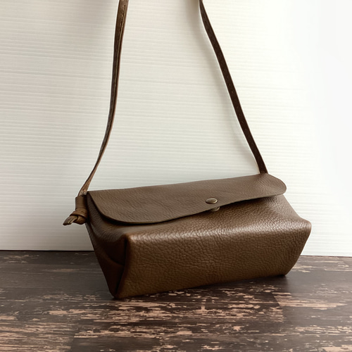 牛革横長ポシェット□手縫い□長財布も入る！ ポシェット mocco.bag